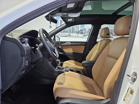 Used 2024 Volkswagen Tiguan SE w/ Panoramic Sunroof Package AWD/4WD image 29