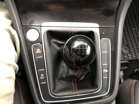Used 2015 Volkswagen Golf 4-Door FWD image 26