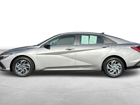 Certified 2025 Hyundai Elantra Blue image 3