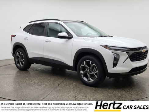 Used 2025 Chevrolet Trax LT FWD image 1