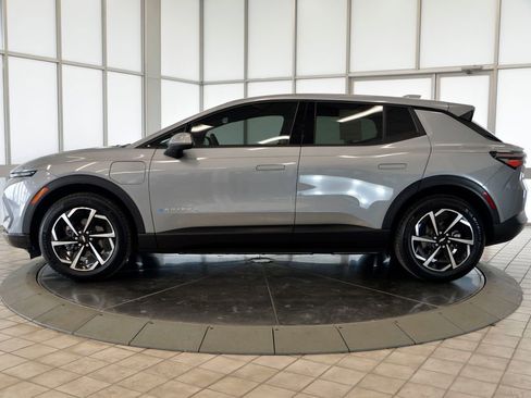 Used 2025 Chevrolet Equinox EV LT FWD image 5
