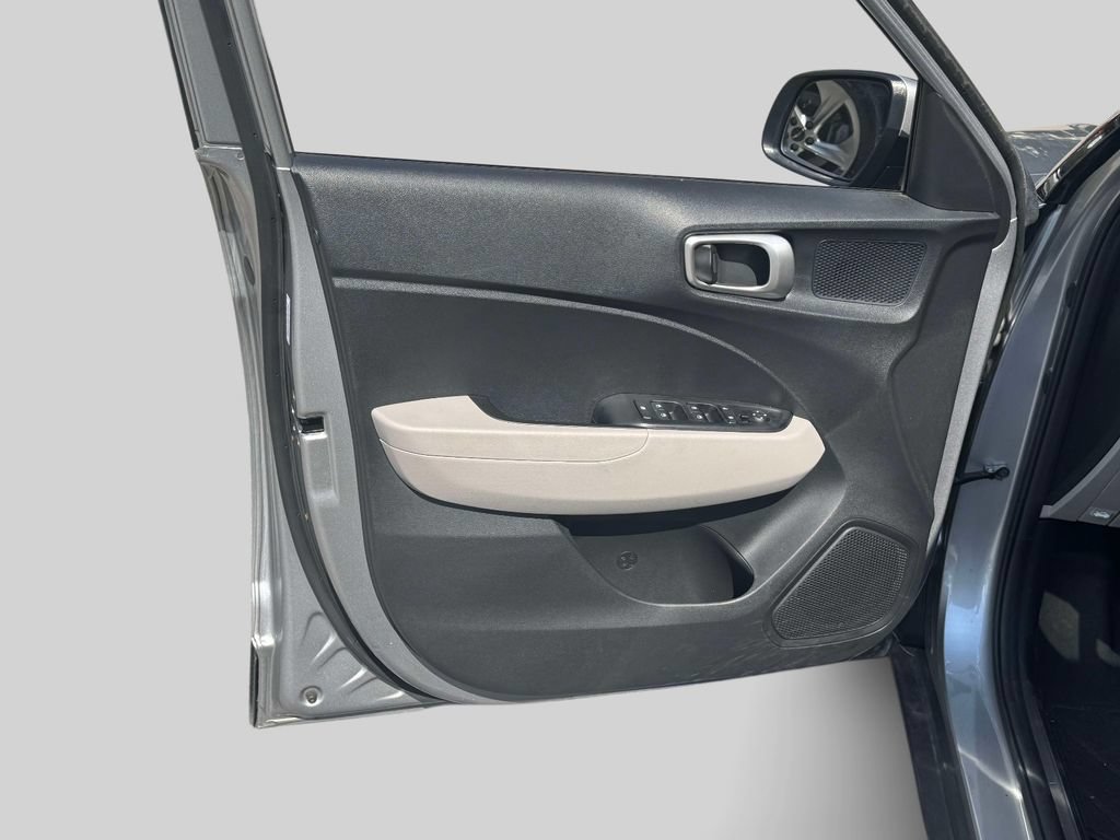 Used 2024 Hyundai Venue SEL FWD image 14