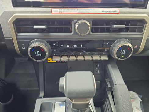 Used 2025 Toyota Tacoma 4x4 Double Cab Hybrid image 17