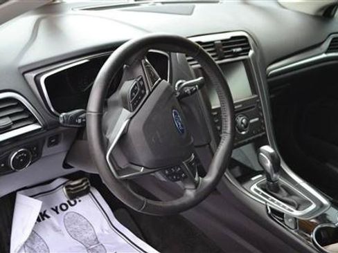 Used 2016 Ford Fusion Titanium FWD image 12