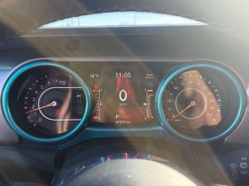 Used 2018 Jeep Wrangler Unlimited Sahara w/ Uconnect 4C Nav & Sound Group image 9