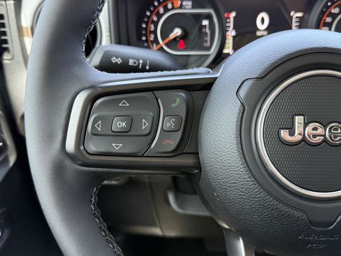 New 2025 Jeep Gladiator Willys image 20