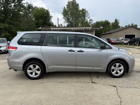 Used 2013 Toyota Sienna L w/ Towing Pkg FWD image 7
