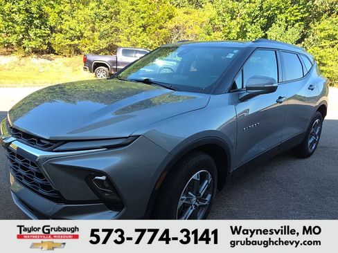 Used 2023 Chevrolet Blazer LT FWD image 3