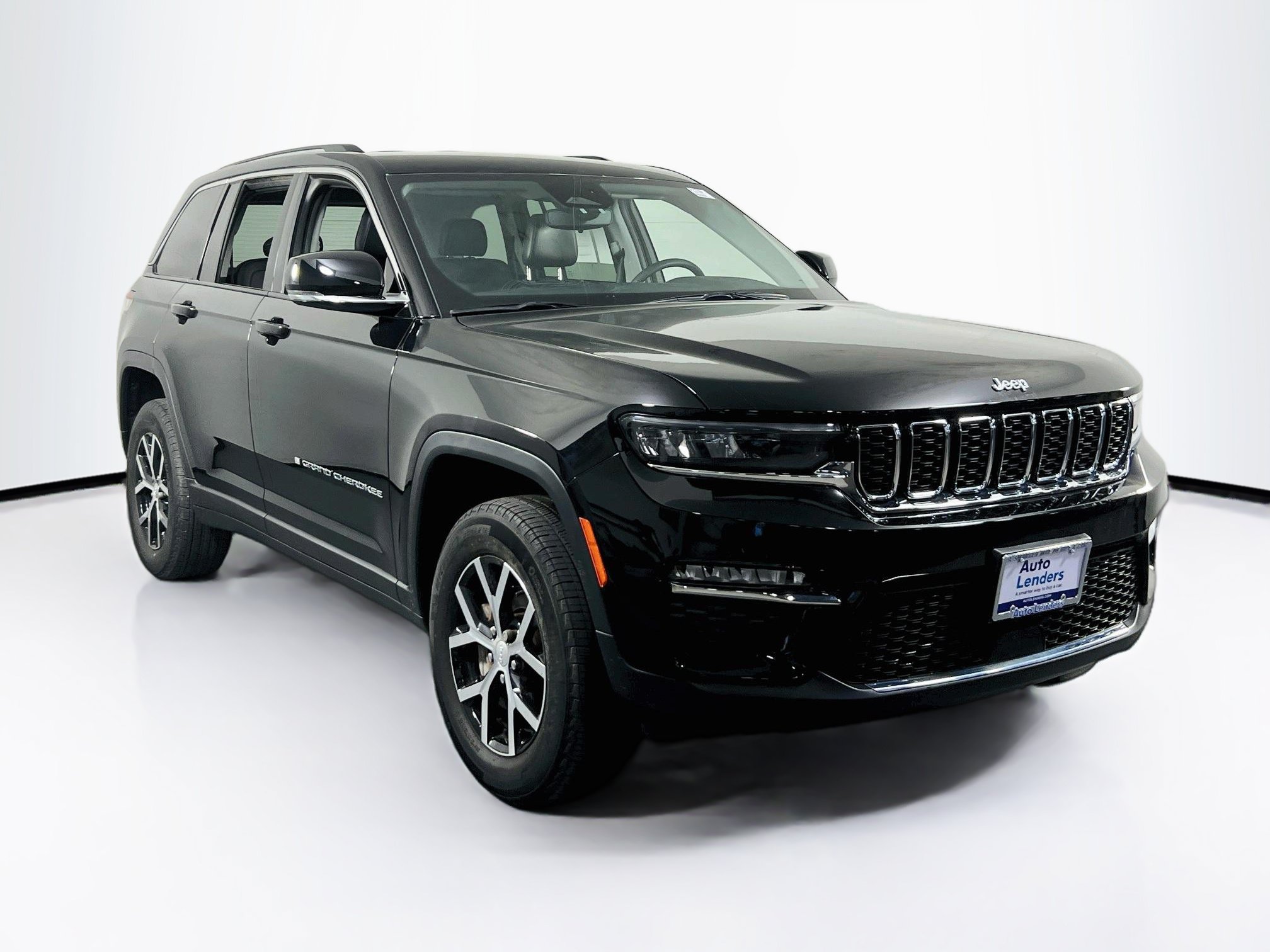 Used 2023 Jeep Grand Cherokee Limited AWD/4WD image 3