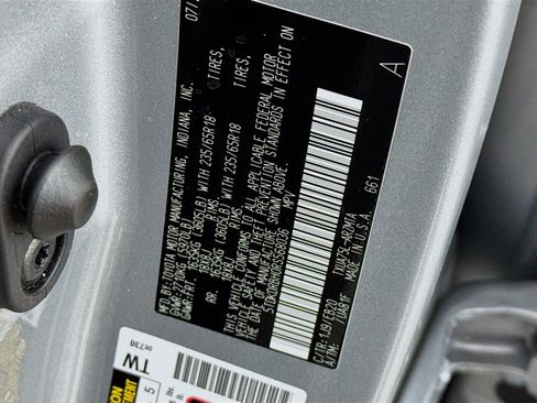 Certified 2024 Toyota Highlander XLE image 26