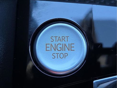 Used 2024 Volkswagen Taos SE image 17