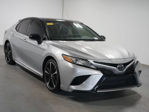Used 2019 Toyota Camry XSE FWD image 3