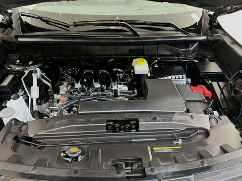 Used 2023 Nissan Pathfinder SV image 34