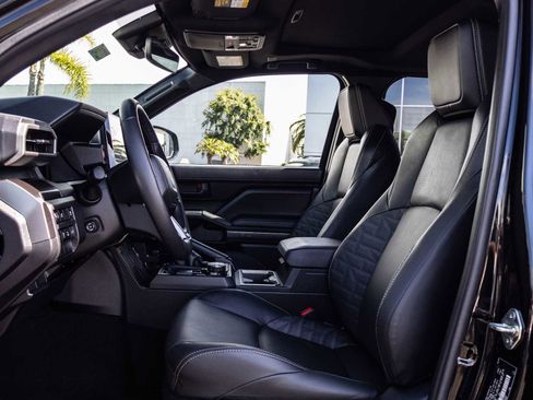 Certified 2025 Toyota 4Runner TRD Off-Road Premium image 17