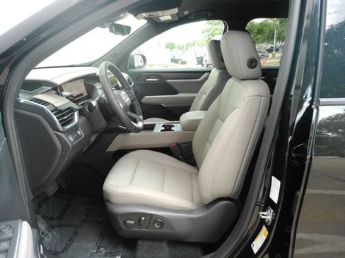 Used 2026 GMC Acadia Elevation w/ Elevation Premium Package FWD image 16