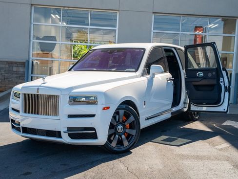 Used 2021 Rolls-Royce Cullinan AWD/4WD image 2
