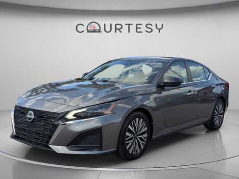 Certified 2024 Nissan Altima 2.5 SV FWD image 1