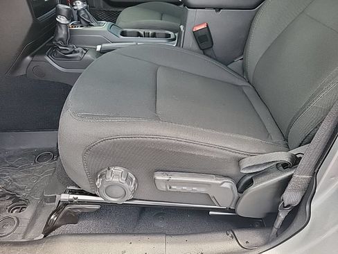 Used 2018 Jeep Wrangler Unlimited Sahara AWD/4WD image 12