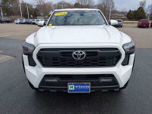 Used 2024 Toyota Tacoma TRD Off-Road AWD/4WD image 9