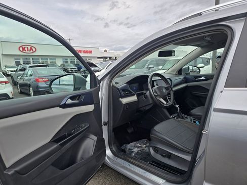 Used 2022 Volkswagen Taos SE image 21