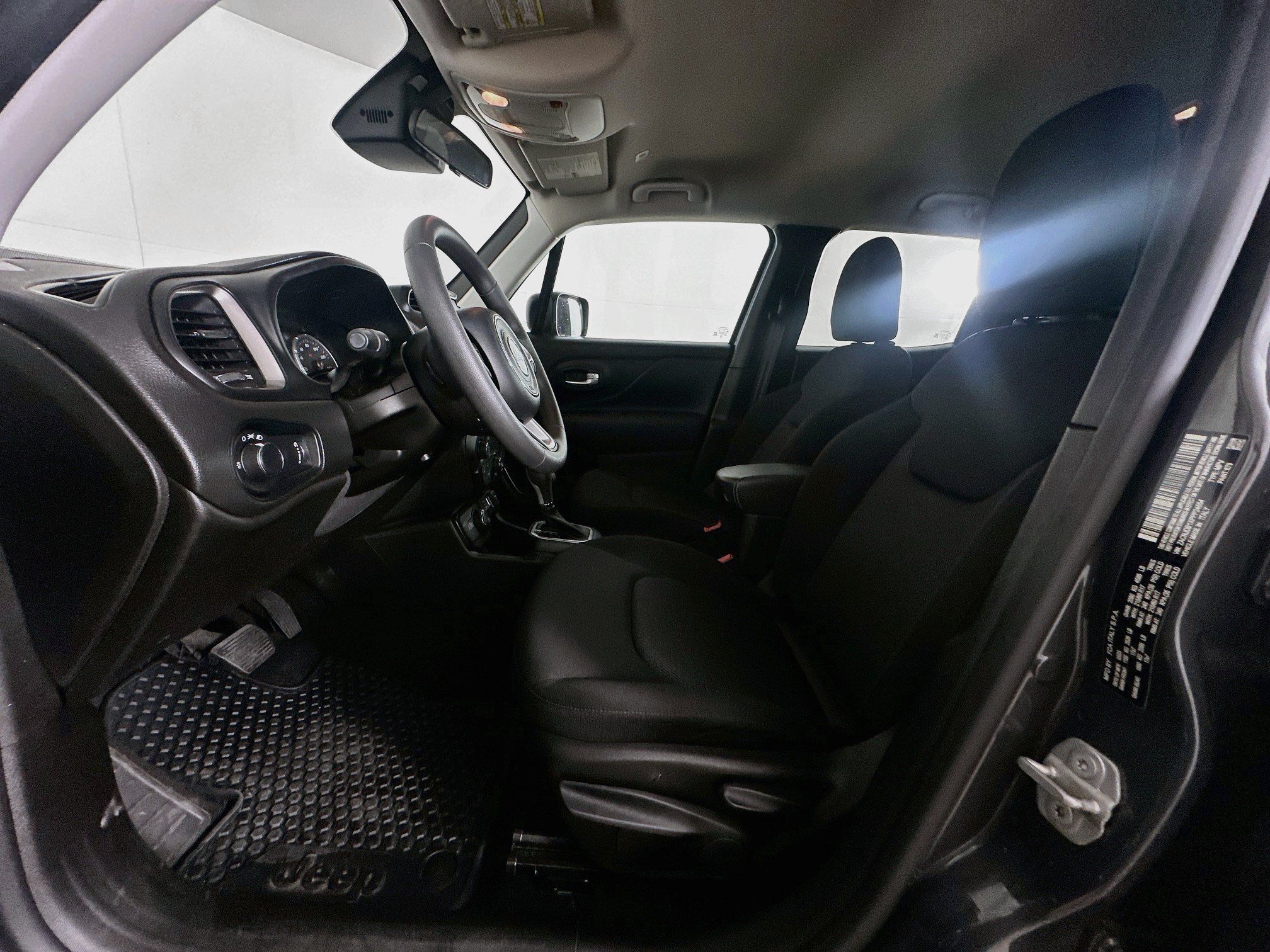 Used 2023 Jeep Renegade Latitude AWD/4WD image 13