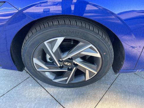Used 2025 Hyundai Elantra Sport FWD image 9