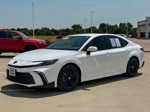 Used 2025 Toyota Camry SE w/ Convenience Package FWD image 7