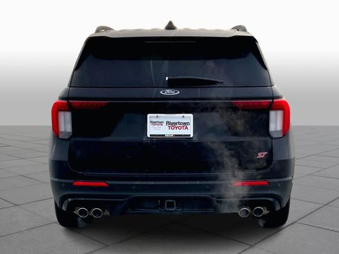 Used 2025 Ford Explorer ST image 5
