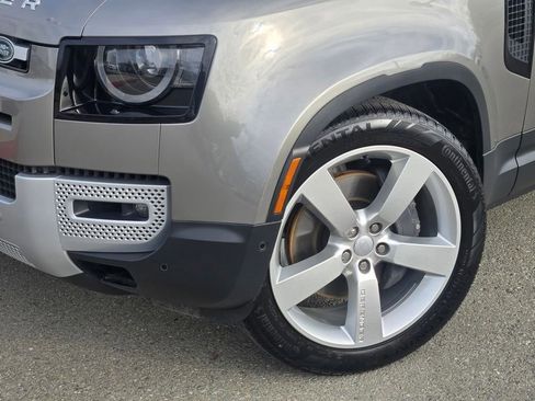 Used 2024 Land Rover Defender 110 SE image 9