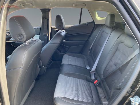 Used 2025 Chevrolet Trax LT FWD image 13