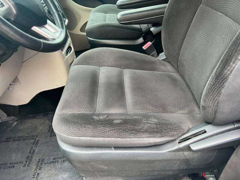 Used 2017 Dodge Grand Caravan SE w/ Power Window Group FWD image 19