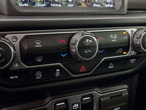 Used 2022 Jeep Wrangler Unlimited Sport AWD/4WD image 19