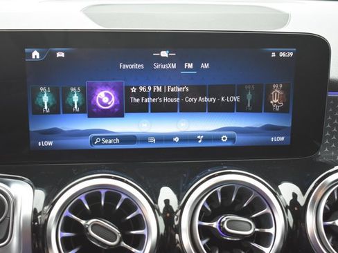 Used 2024 Mercedes-Benz GLB 250 image 24