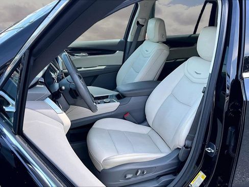 Used 2023 Cadillac XT6 Premium Luxury AWD/4WD image 16