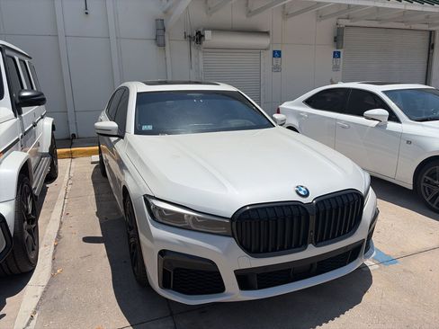 Used 2021 BMW 750i xDrive w/ Executive Package AWD/4WD image 3