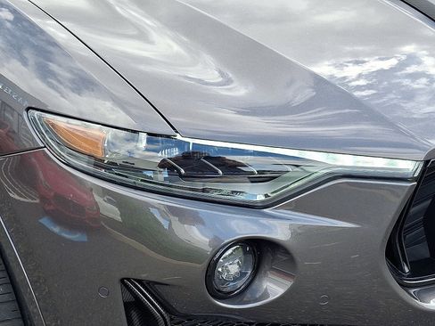 Used 2019 Maserati Levante Trofeo image 9