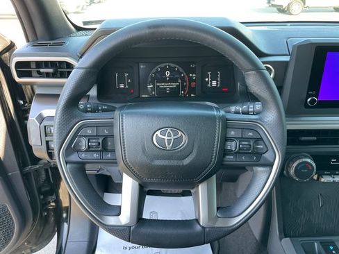 Used 2025 Toyota 4Runner SR5 AWD/4WD image 25