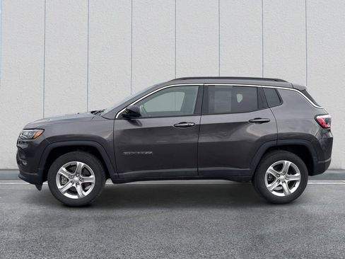 Used 2023 Jeep Compass Latitude image 4
