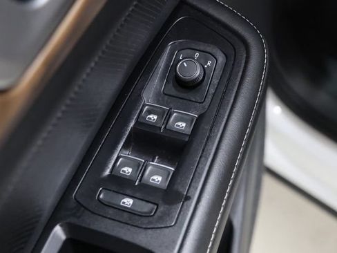 Used 2025 Volkswagen Atlas SE FWD image 18
