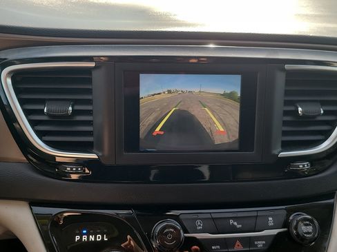 Used 2018 Chrysler Pacifica Touring Plus w/ Tire & Wheel Group FWD image 24