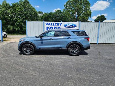 Certified 2025 Ford Explorer ST-Line w/ Premium Package AWD/4WD image 2