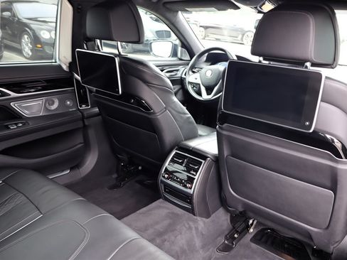 Used 2018 BMW 750i xDrive AWD/4WD image 24