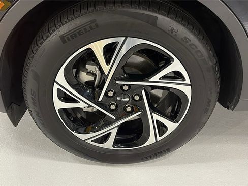 Used 2025 Lincoln Nautilus Premier w/ Equipment Group 102A image 9