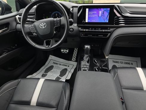 Used 2025 Toyota Camry SE FWD image 19