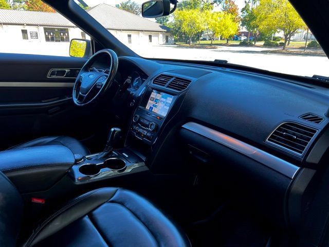 Used 2019 Ford Explorer XLT w/ Equipment Group 202A AWD/4WD image 29