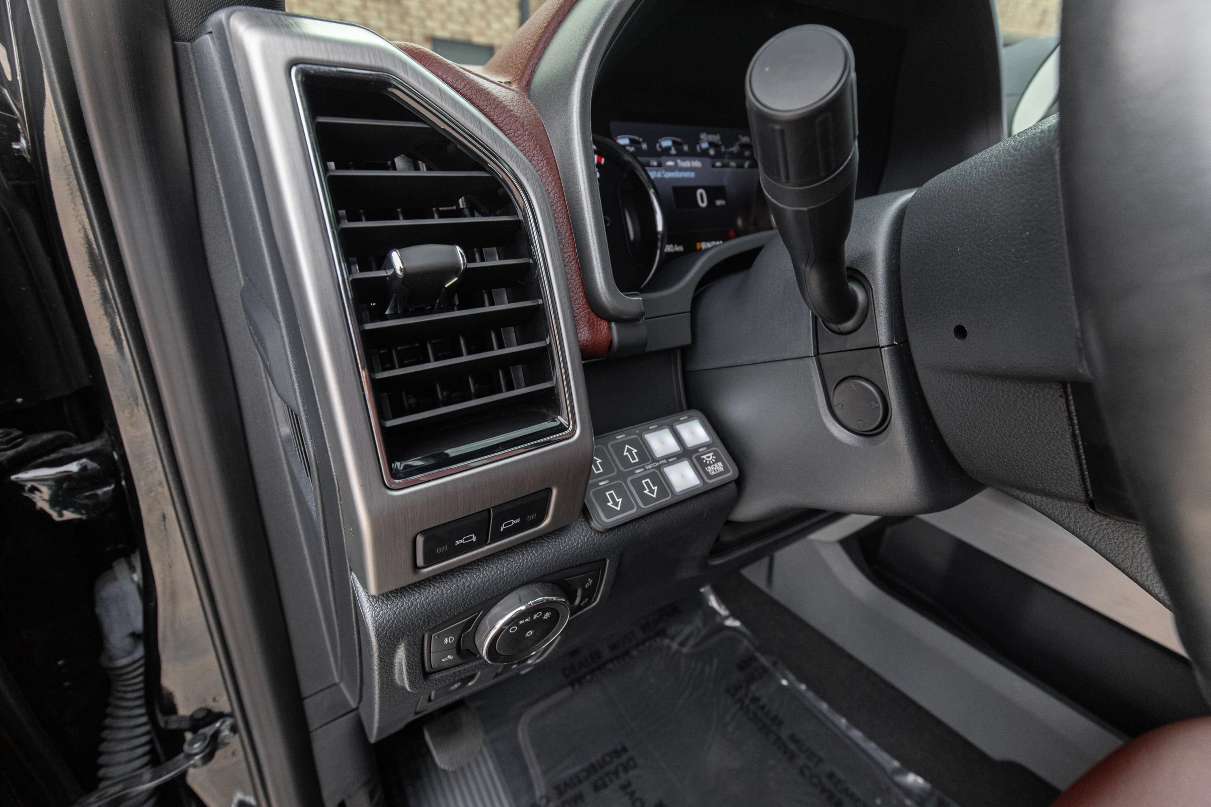 Used 2022 Ford F350 Platinum AWD/4WD image 33