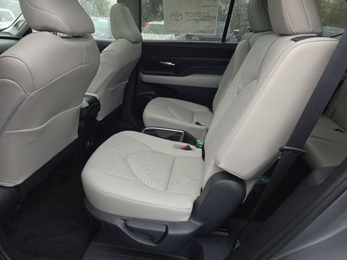 New 2026 Toyota Grand Highlander Platinum image 19