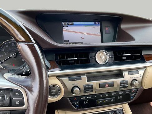 Used 2016 Lexus ES 350 w/ Ultra Luxury Package FWD image 6