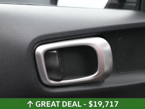 Used 2025 Hyundai Venue SEL FWD image 23