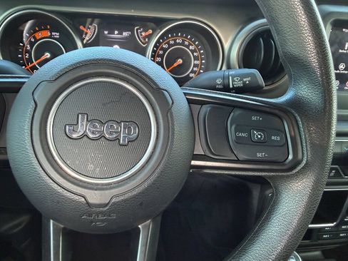 Used 2022 Jeep Wrangler Unlimited Sport AWD/4WD image 17